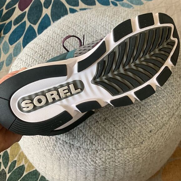 SOREL,  KINETIC running shoes, near new, mens size 8 - Picture 7 of 10